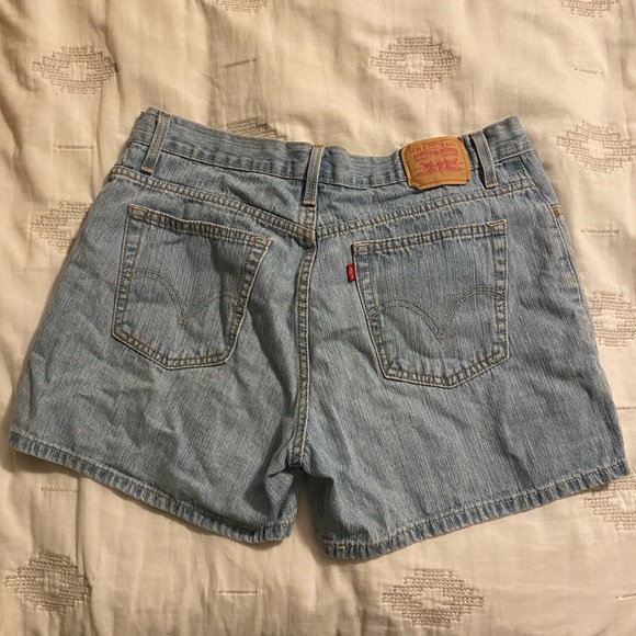 Vintage Levi’s Shorts - Picture 3 of 4